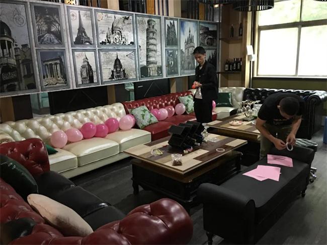 營運部小伙伴們提前布置會場